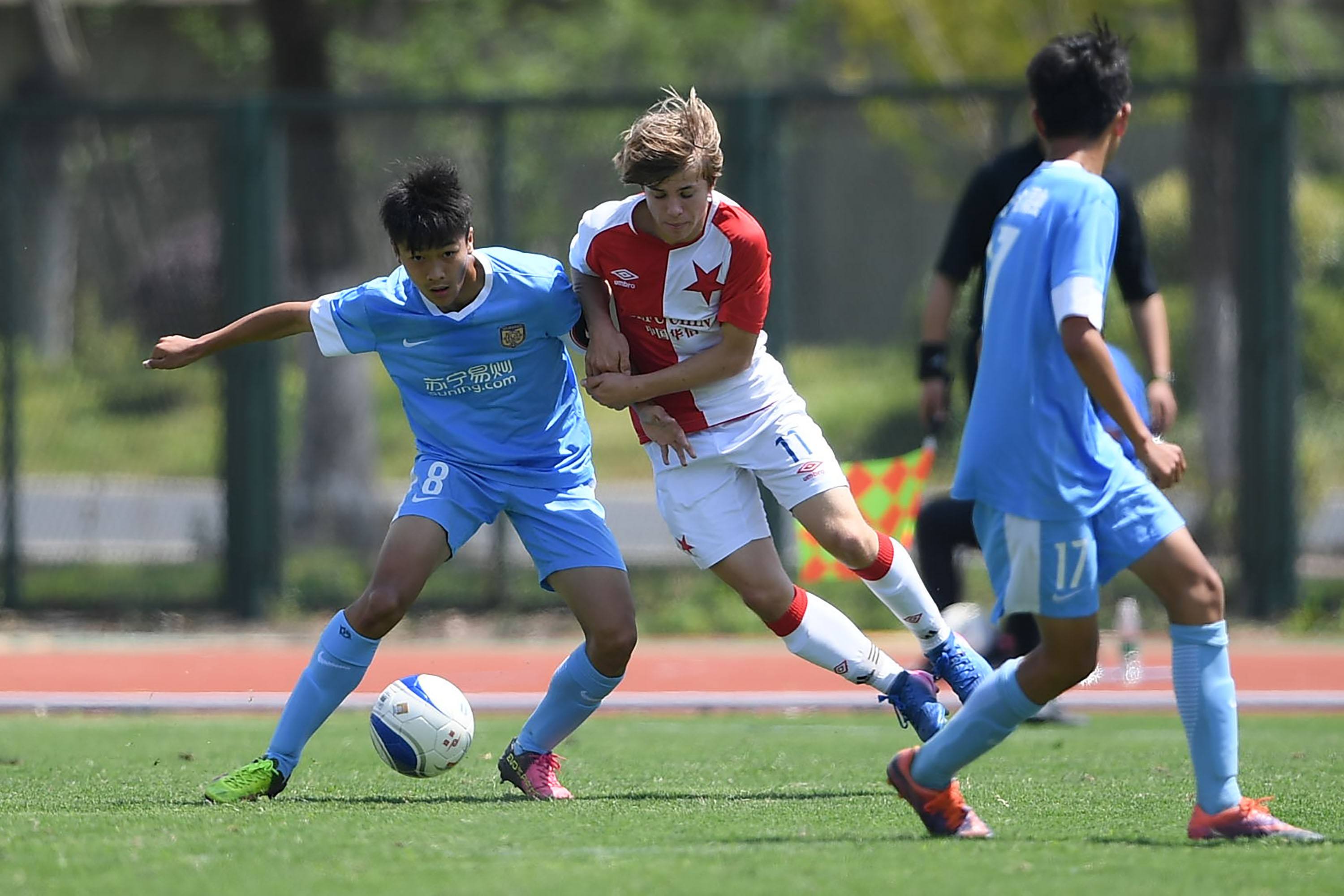 与禁区触球 与禁区触球