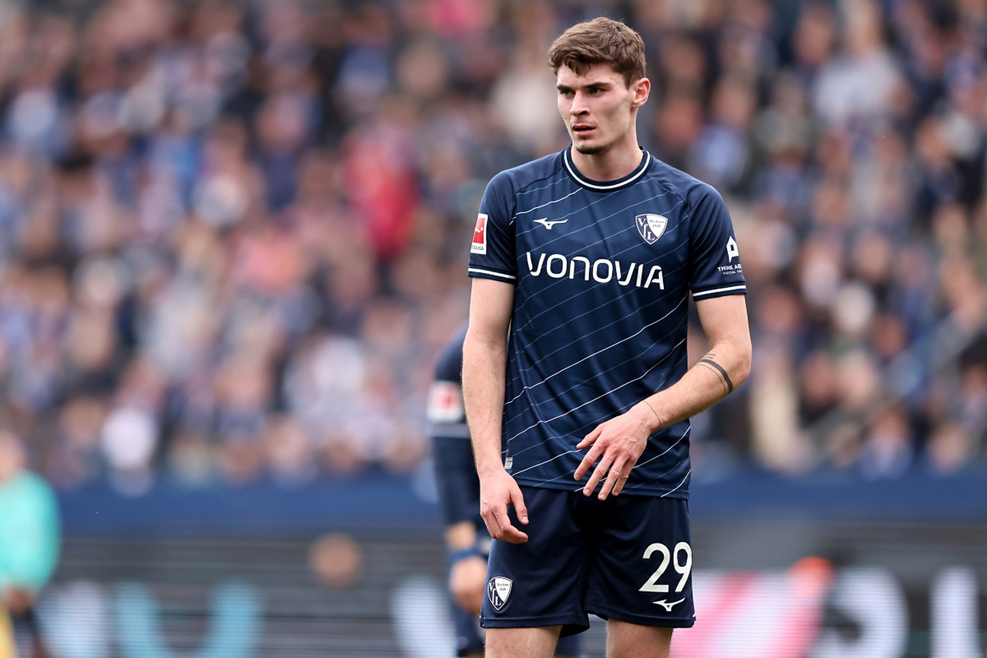 国足以左路 国足以左路